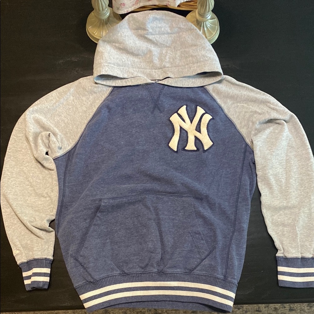 Mitchell & Ness Embroidered Yankee Hoodie